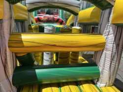 IMG 6781 1695317290 1 Carrera de Obstáculos 80' URBAN JUNGLE INFLABLE SECO