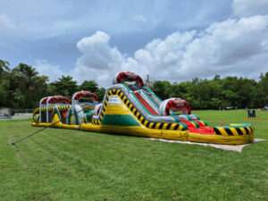 Carrera de Obstáculos 80’ Urban Jungle Inflable con Agua